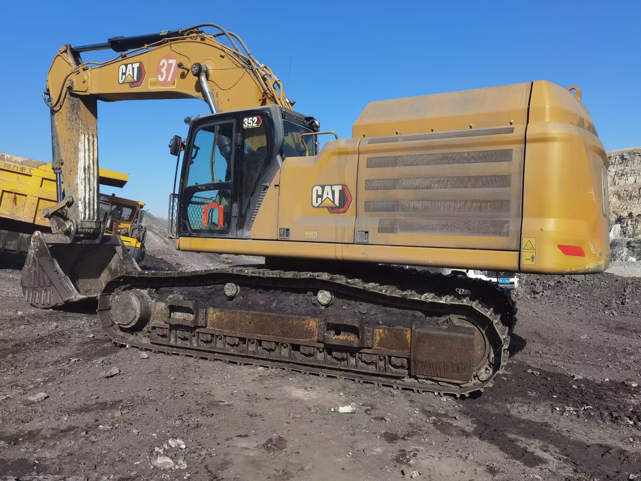 CAT352