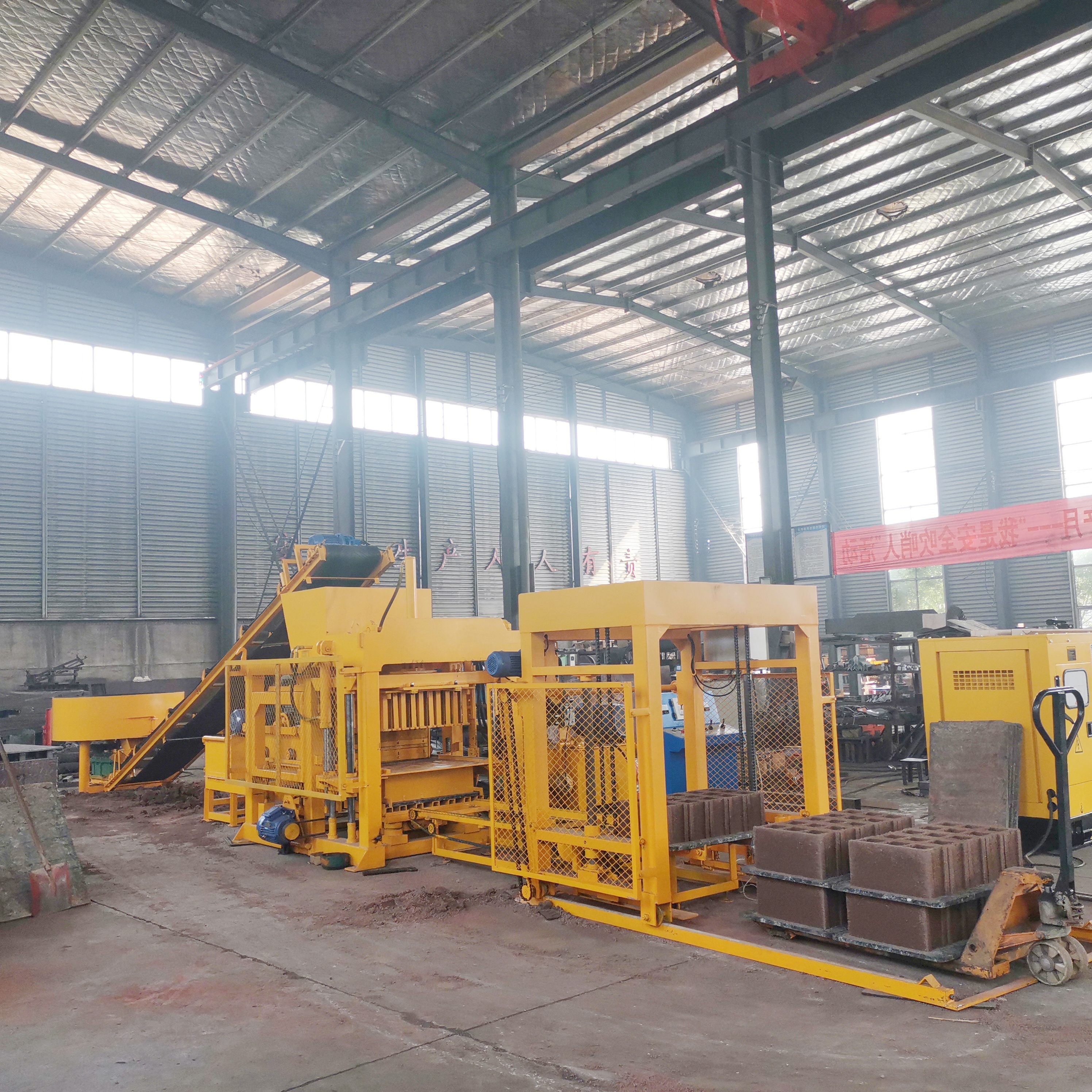 QT4-18 Hydraulic Automatic Concrete Block Machine 