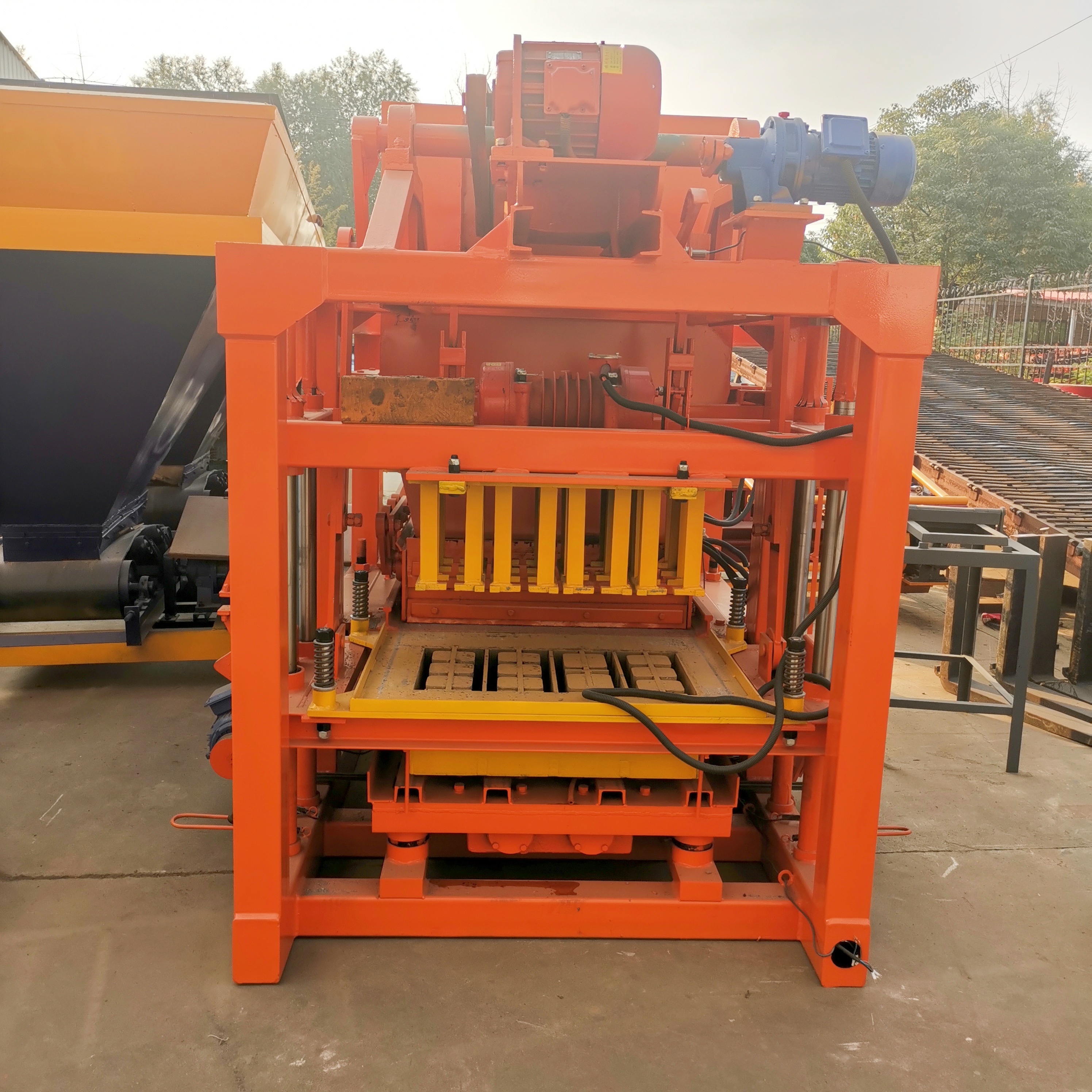 QT4-28 concrete block making machine 